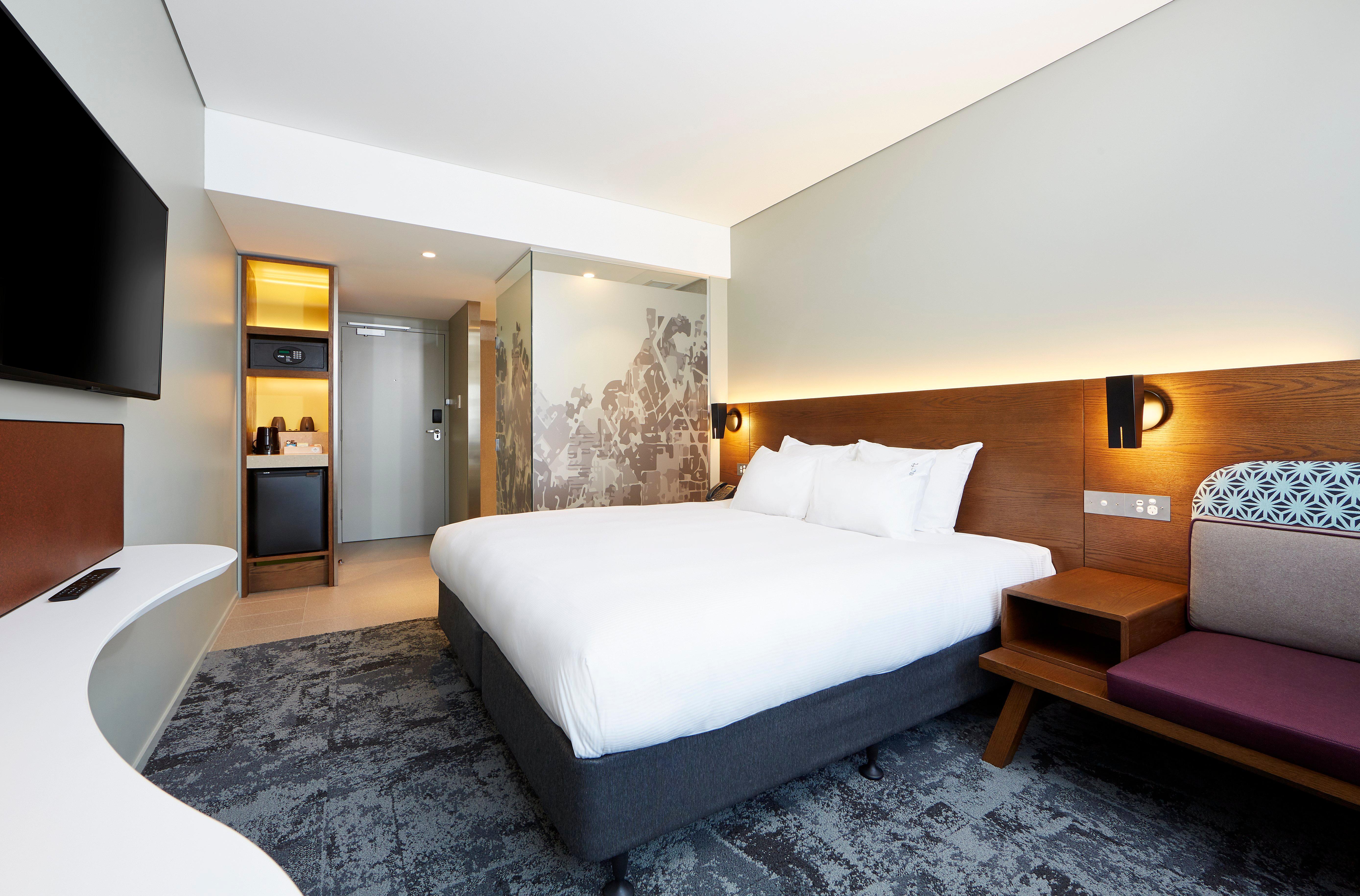 Express By Ihg Hotel 4*
