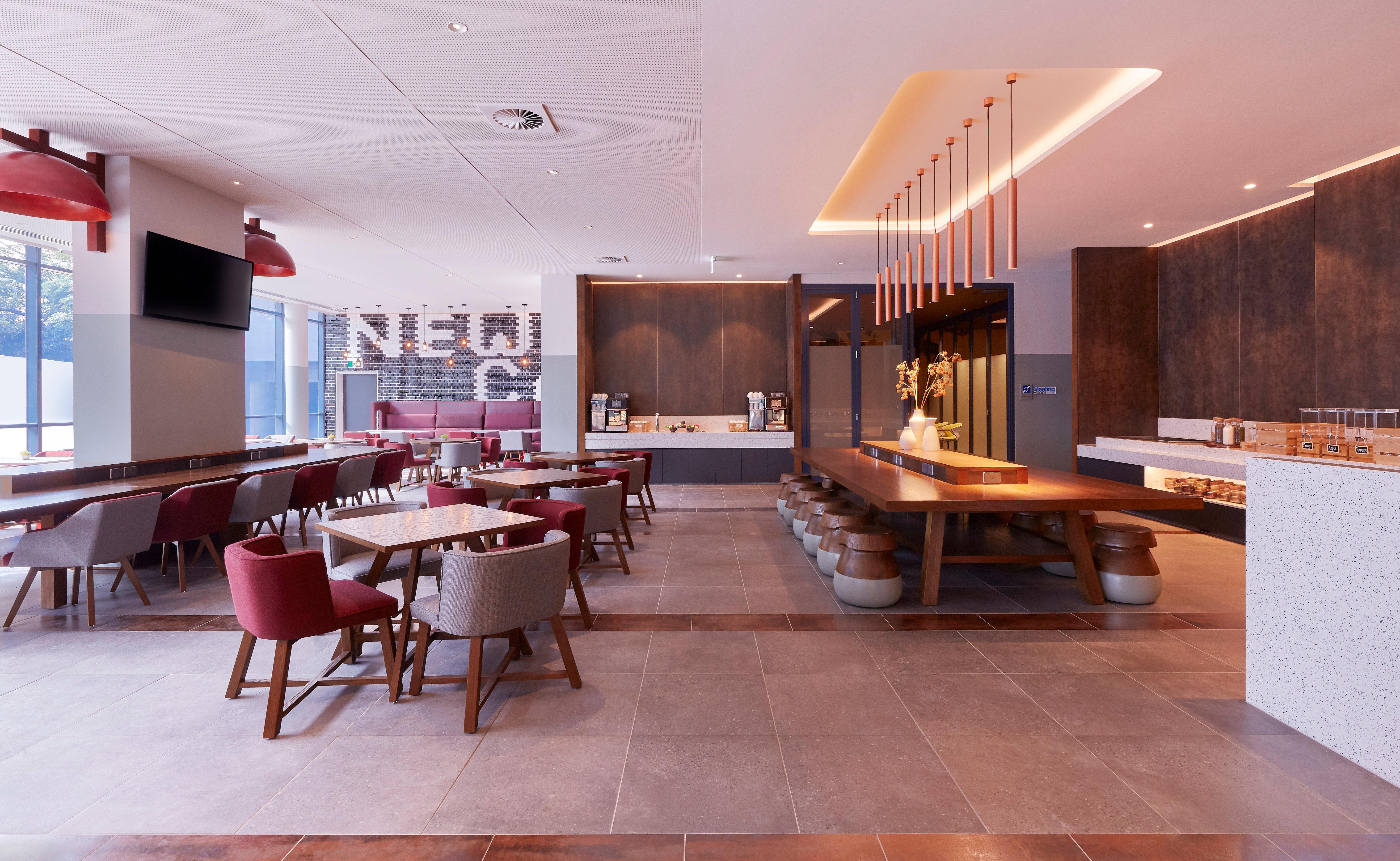 Express By Ihg Hotel 4*